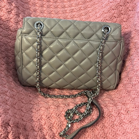 Michael Kohr gray quilted final bag that can be carried the chain inside - Picture 4 of 14